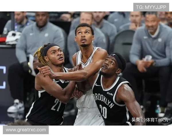 马刺逆转猛龙豪取10连胜 文班20+11失绝平球