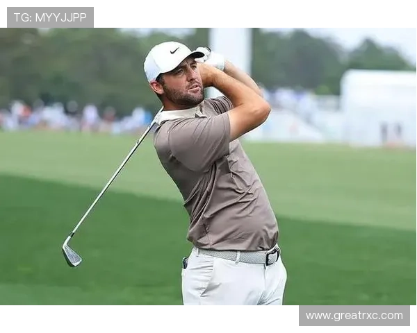 [高尔夫]球员锦标赛李旻宇与巴蒂亚半程领先 麦克罗伊T4.